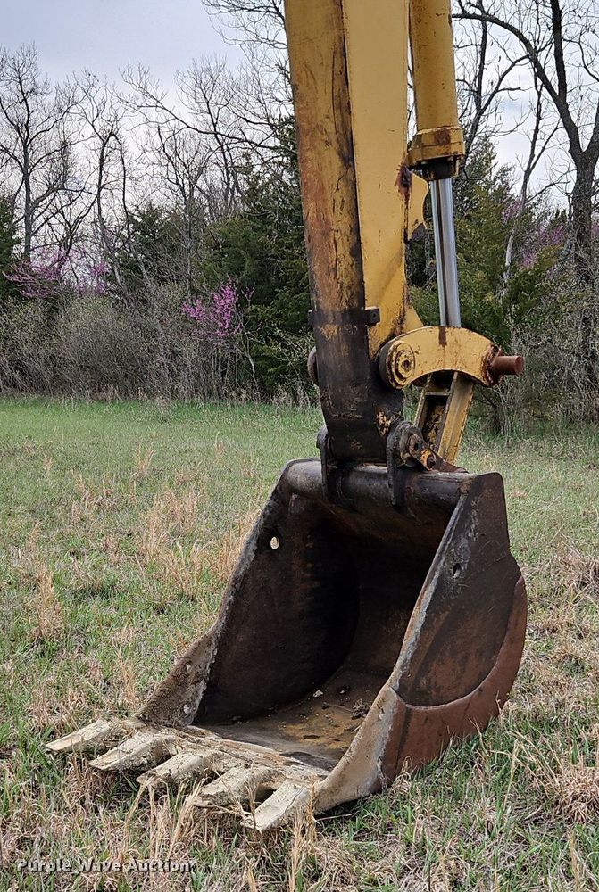 image for item DR8564 1977 Caterpillar  225 excavator