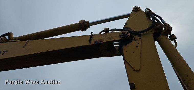 image for item DR8564 1977 Caterpillar  225 excavator