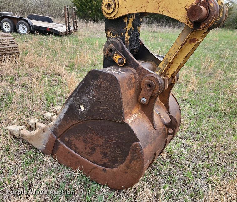 image for item DR8564 1977 Caterpillar  225 excavator