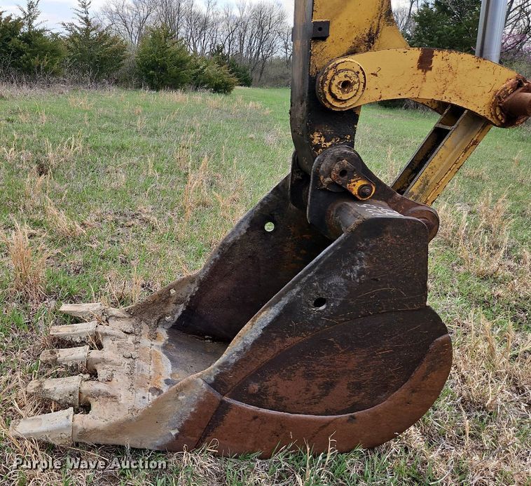 image for item DR8564 1977 Caterpillar  225 excavator