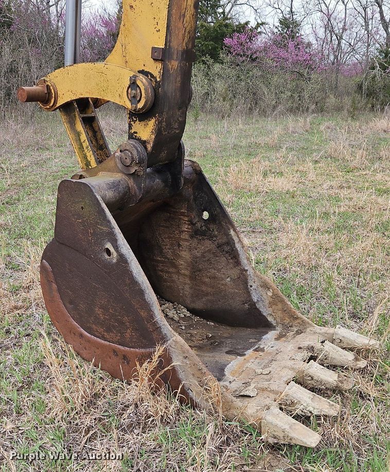 image for item DR8564 1977 Caterpillar  225 excavator