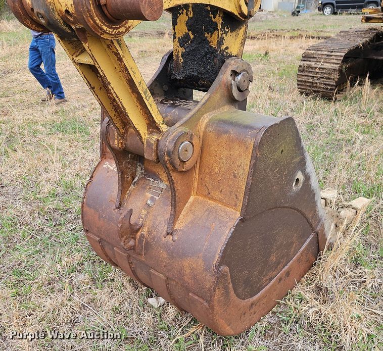 image for item DR8564 1977 Caterpillar  225 excavator