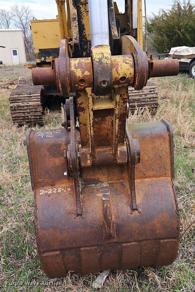 image for item DR8564 1977 Caterpillar  225 excavator