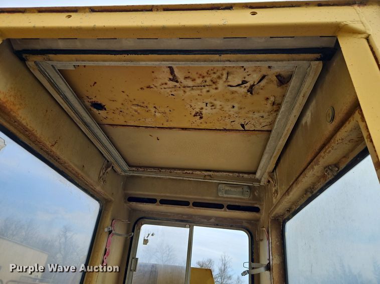 image for item DR8564 1977 Caterpillar  225 excavator