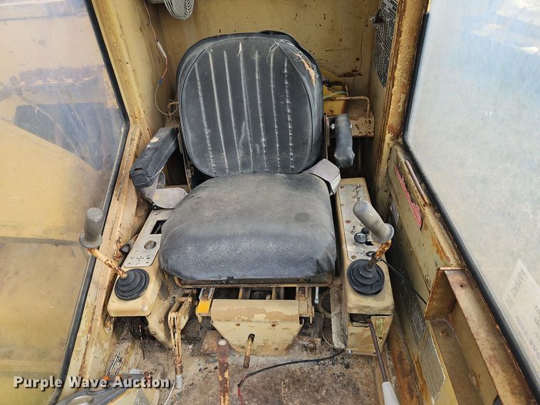 image for item DR8564 1977 Caterpillar  225 excavator