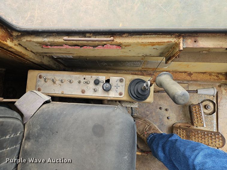 image for item DR8564 1977 Caterpillar  225 excavator