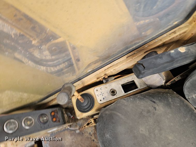 image for item DR8564 1977 Caterpillar  225 excavator