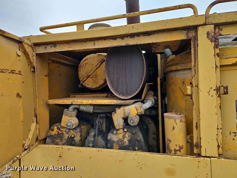 image for item DR8564 1977 Caterpillar  225 excavator