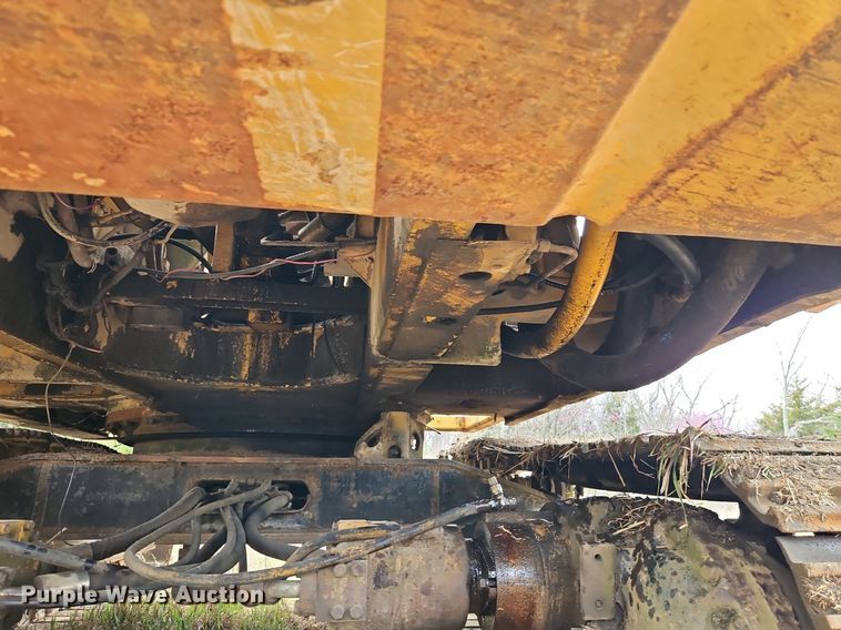 image for item DR8564 1977 Caterpillar  225 excavator