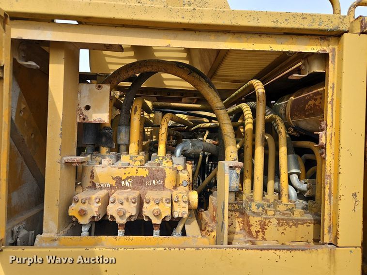 image for item DR8564 1977 Caterpillar  225 excavator