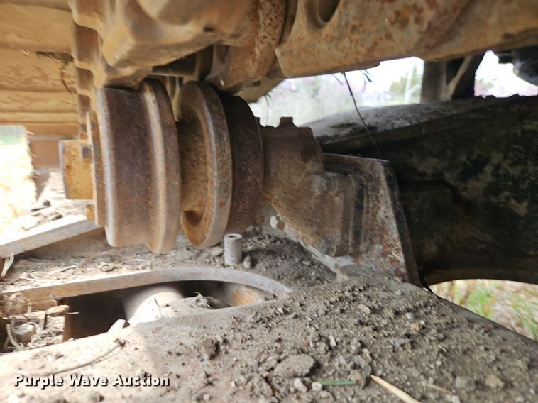 image for item DR8564 1977 Caterpillar  225 excavator