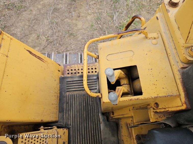image for item DR8565 1985 Caterpillar  963 track loader