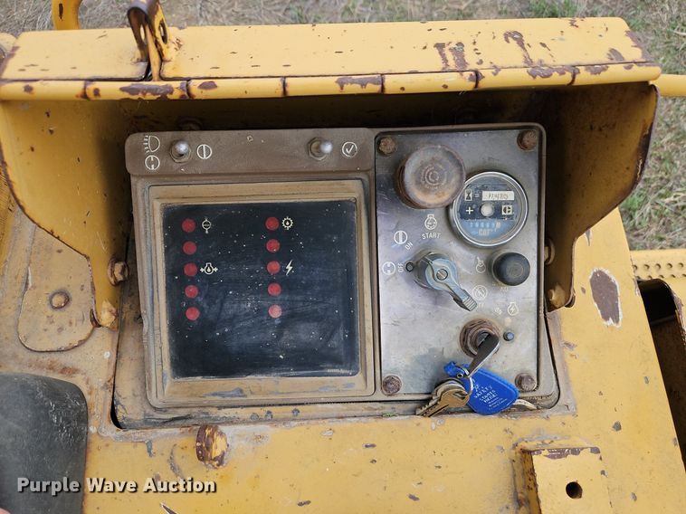 image for item DR8565 1985 Caterpillar  963 track loader