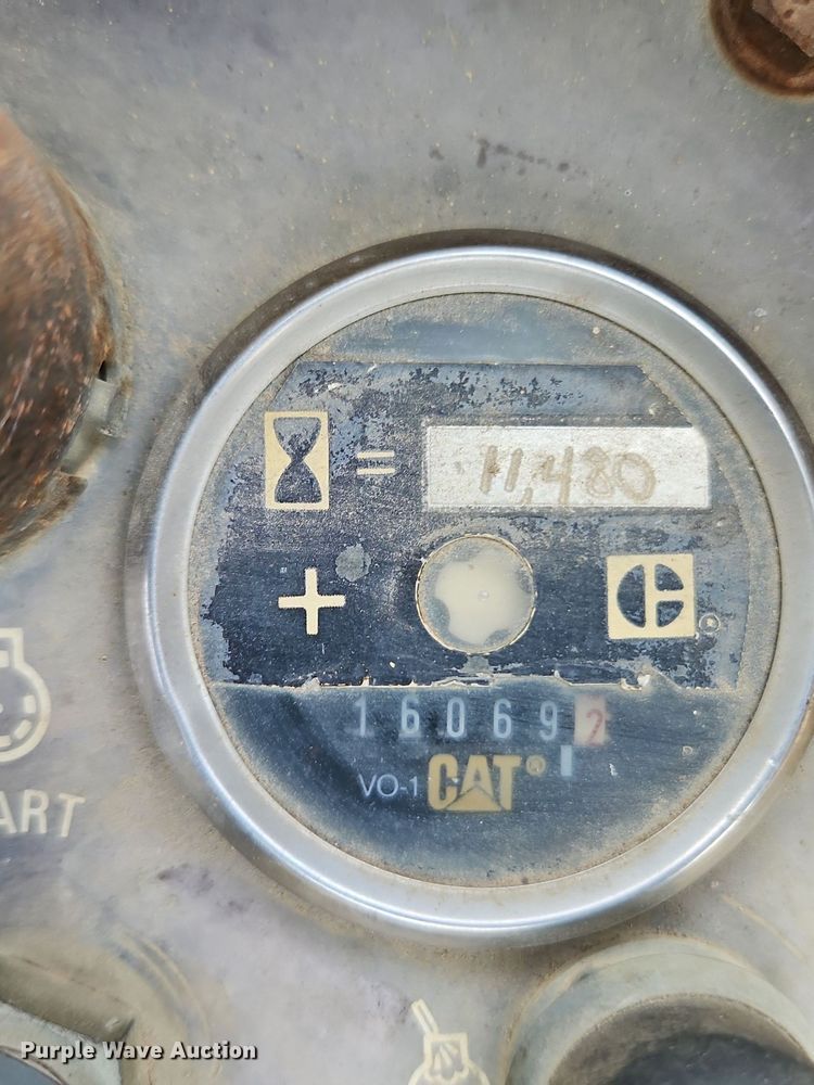 image for item DR8565 1985 Caterpillar  963 track loader