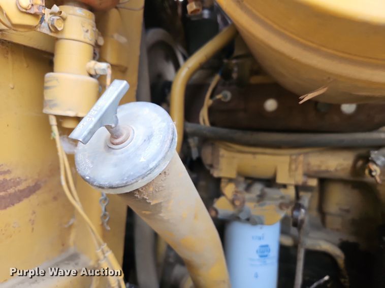 image for item DR8565 1985 Caterpillar  963 track loader