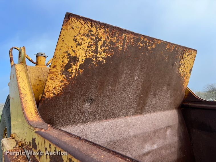 image for item DS2924 1995 Caterpillar 621F conventional scraper 