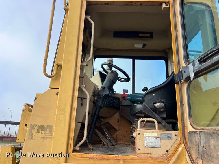 image for item DS2924 1995 Caterpillar 621F conventional scraper 