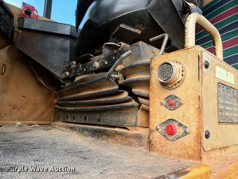 image for item DS2924 1995 Caterpillar 621F conventional scraper 