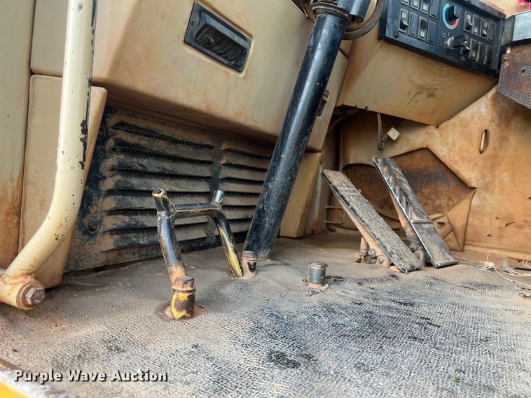 image for item DS2924 1995 Caterpillar 621F conventional scraper 