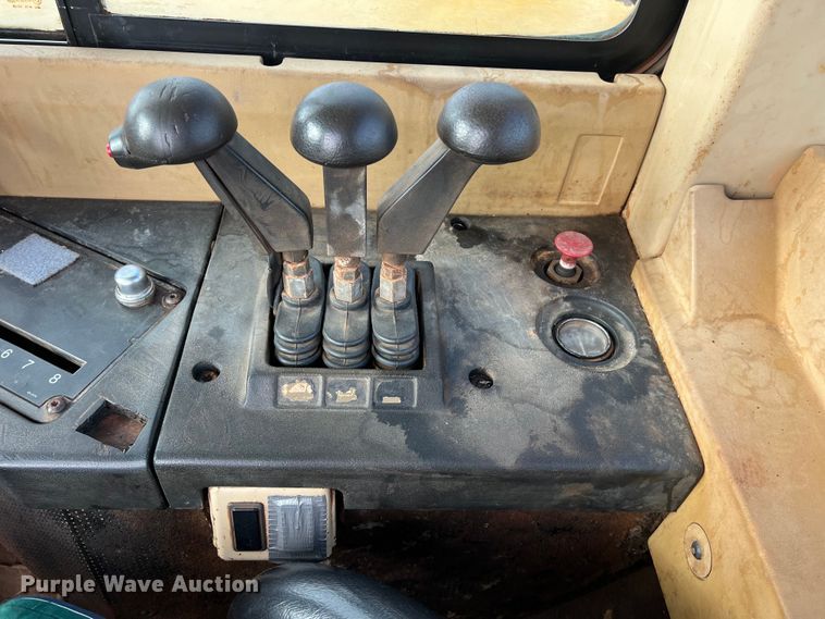 image for item DS2924 1995 Caterpillar 621F conventional scraper 