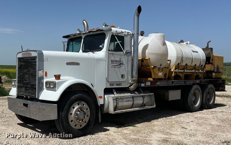 image for item DS2934 1989 Freightliner FLC flatbed truck with Vermeer fluid mixer