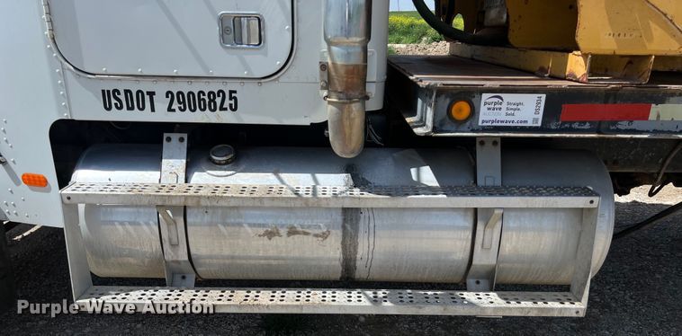 image for item DS2934 1989 Freightliner FLC flatbed truck with Vermeer fluid mixer