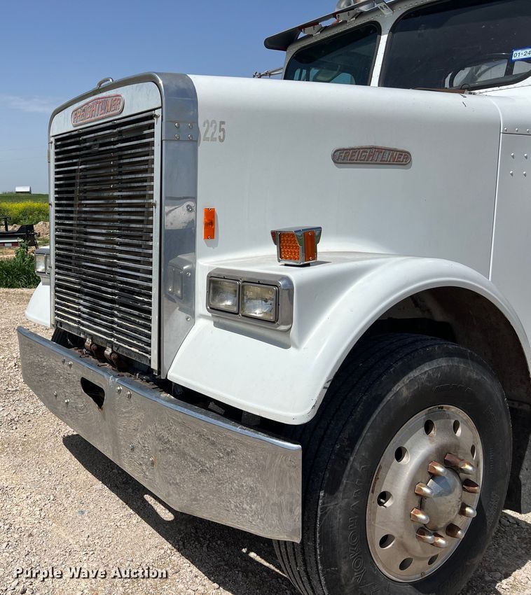 image for item DS2934 1989 Freightliner FLC flatbed truck with Vermeer fluid mixer