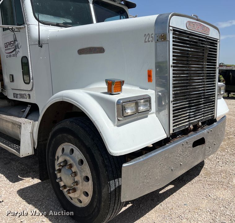 image for item DS2934 1989 Freightliner FLC flatbed truck with Vermeer fluid mixer