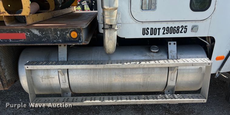 image for item DS2934 1989 Freightliner FLC flatbed truck with Vermeer fluid mixer