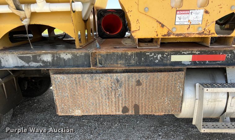 image for item DS2934 1989 Freightliner FLC flatbed truck with Vermeer fluid mixer