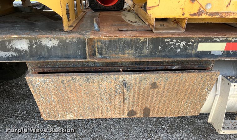 image for item DS2934 1989 Freightliner FLC flatbed truck with Vermeer fluid mixer