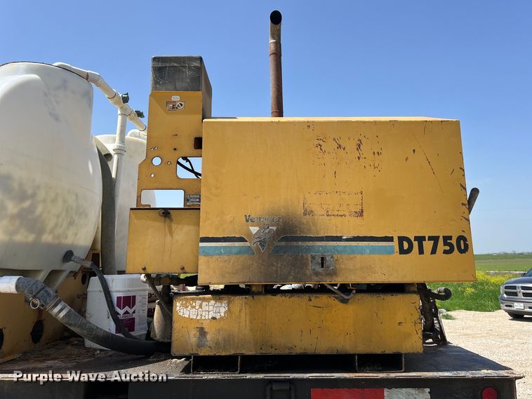 image for item DS2934 1989 Freightliner FLC flatbed truck with Vermeer fluid mixer