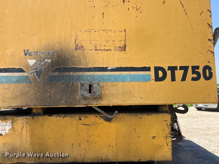 image for item DS2934 1989 Freightliner FLC flatbed truck with Vermeer fluid mixer