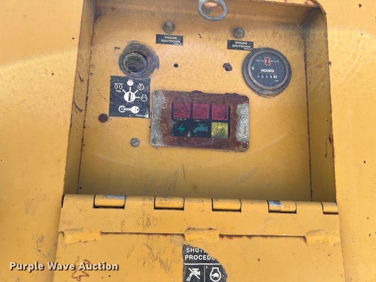 image for item DS2934 1989 Freightliner FLC flatbed truck with Vermeer fluid mixer