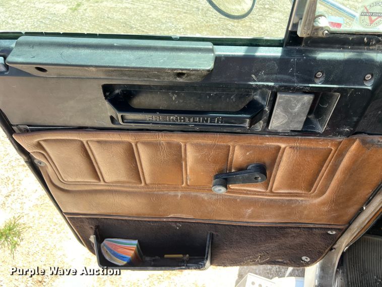 image for item DS2934 1989 Freightliner FLC flatbed truck with Vermeer fluid mixer