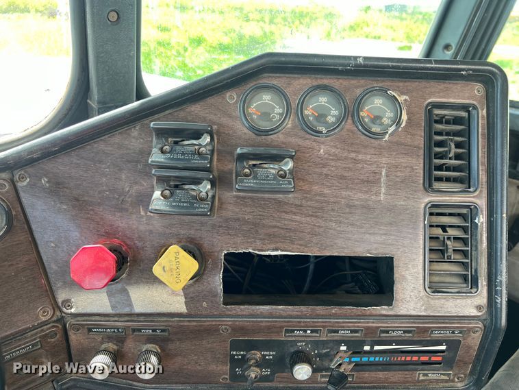 image for item DS2934 1989 Freightliner FLC flatbed truck with Vermeer fluid mixer