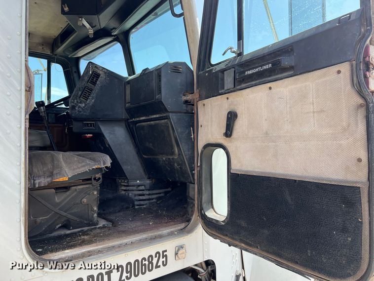 image for item DS2934 1989 Freightliner FLC flatbed truck with Vermeer fluid mixer