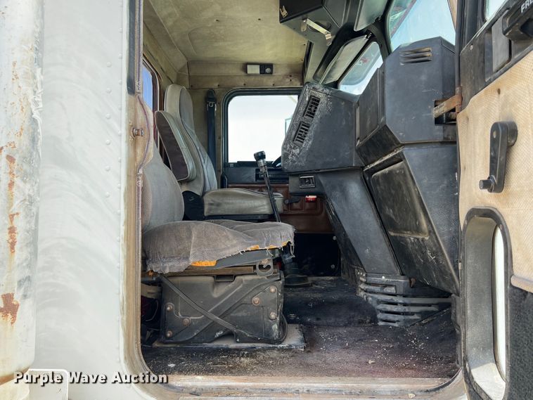 image for item DS2934 1989 Freightliner FLC flatbed truck with Vermeer fluid mixer