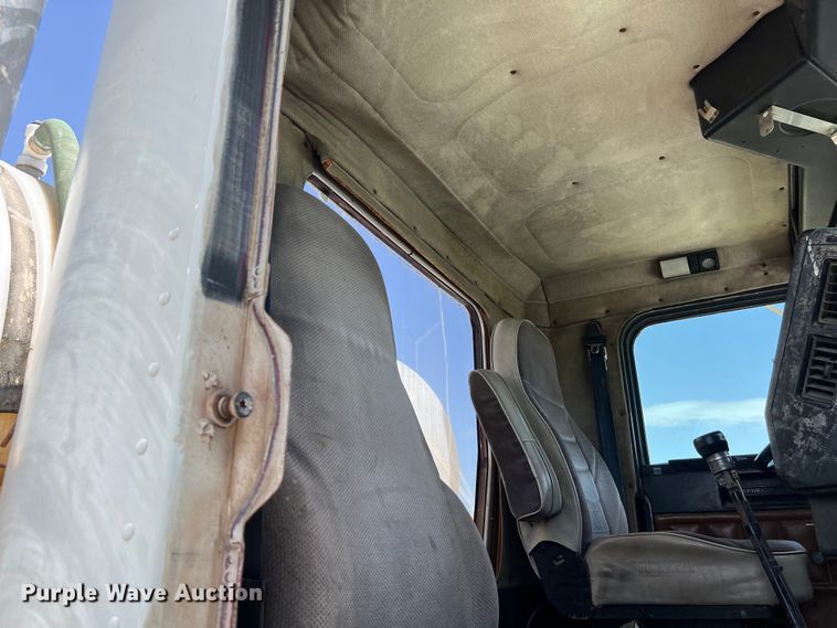 image for item DS2934 1989 Freightliner FLC flatbed truck with Vermeer fluid mixer