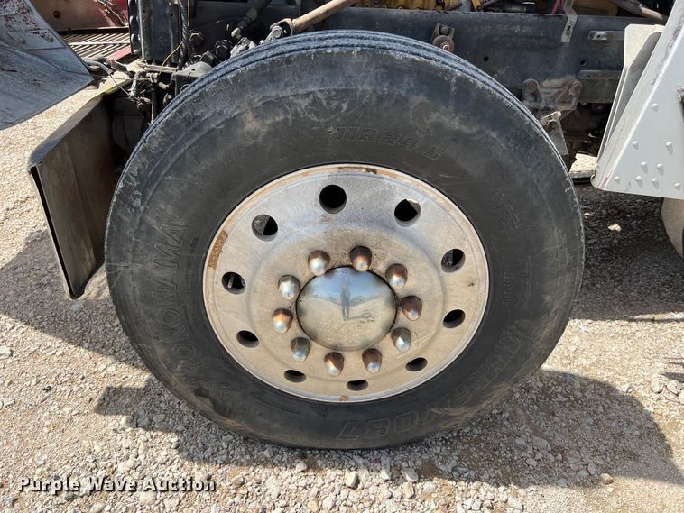 image for item DS2934 1989 Freightliner FLC flatbed truck with Vermeer fluid mixer