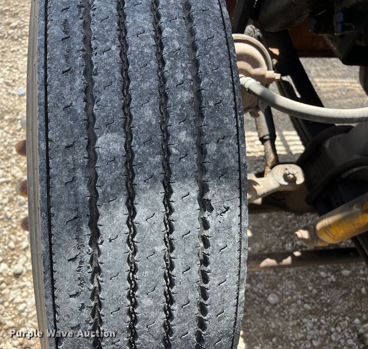 image for item DS2934 1989 Freightliner FLC flatbed truck with Vermeer fluid mixer