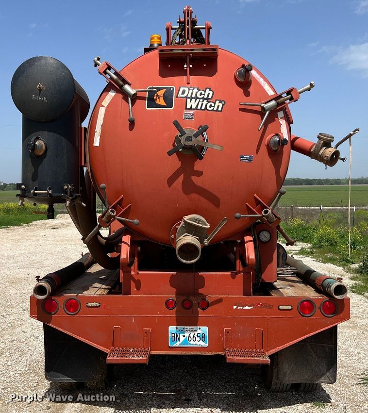 image for item DS2935 2011 Ditch Witch FX60 vacuum excavator