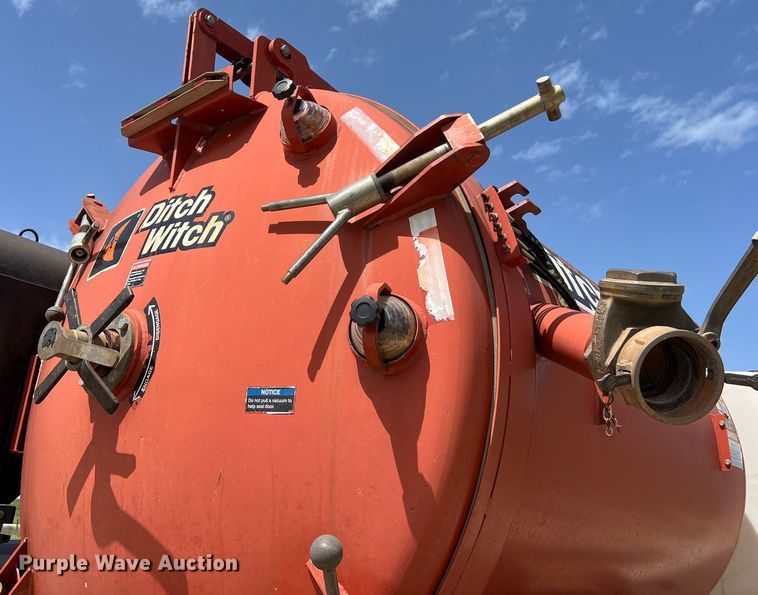 image for item DS2935 2011 Ditch Witch FX60 vacuum excavator