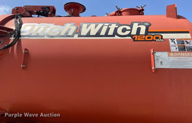 image for item DS2935 2011 Ditch Witch FX60 vacuum excavator