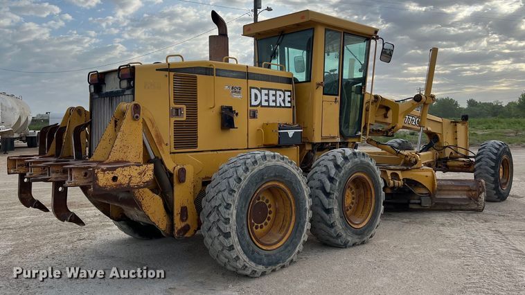 image for item DS2937 1997 John Deere 772CH motor grader