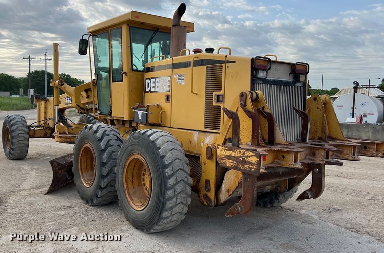 image for item DS2937 1997 John Deere 772CH motor grader