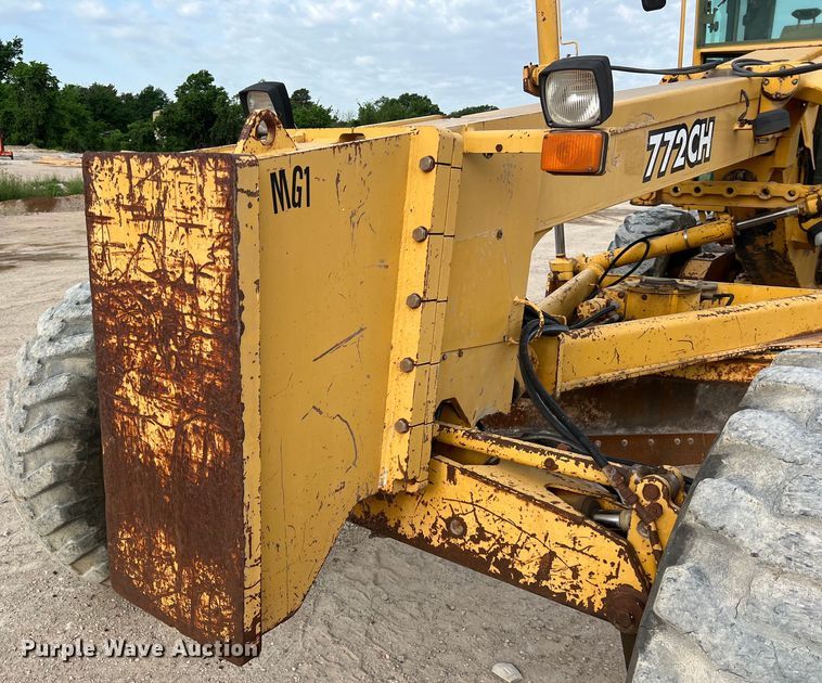 image for item DS2937 1997 John Deere 772CH motor grader
