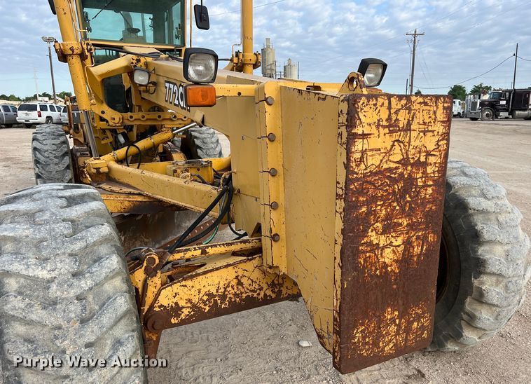 image for item DS2937 1997 John Deere 772CH motor grader