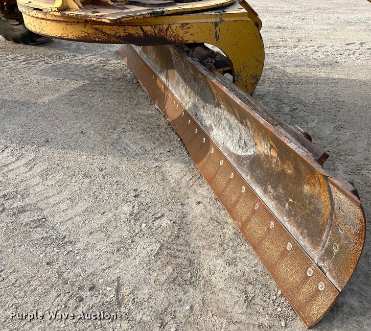 image for item DS2937 1997 John Deere 772CH motor grader