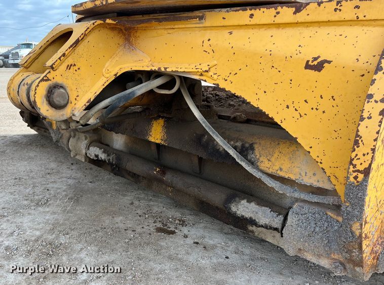 image for item DS2937 1997 John Deere 772CH motor grader